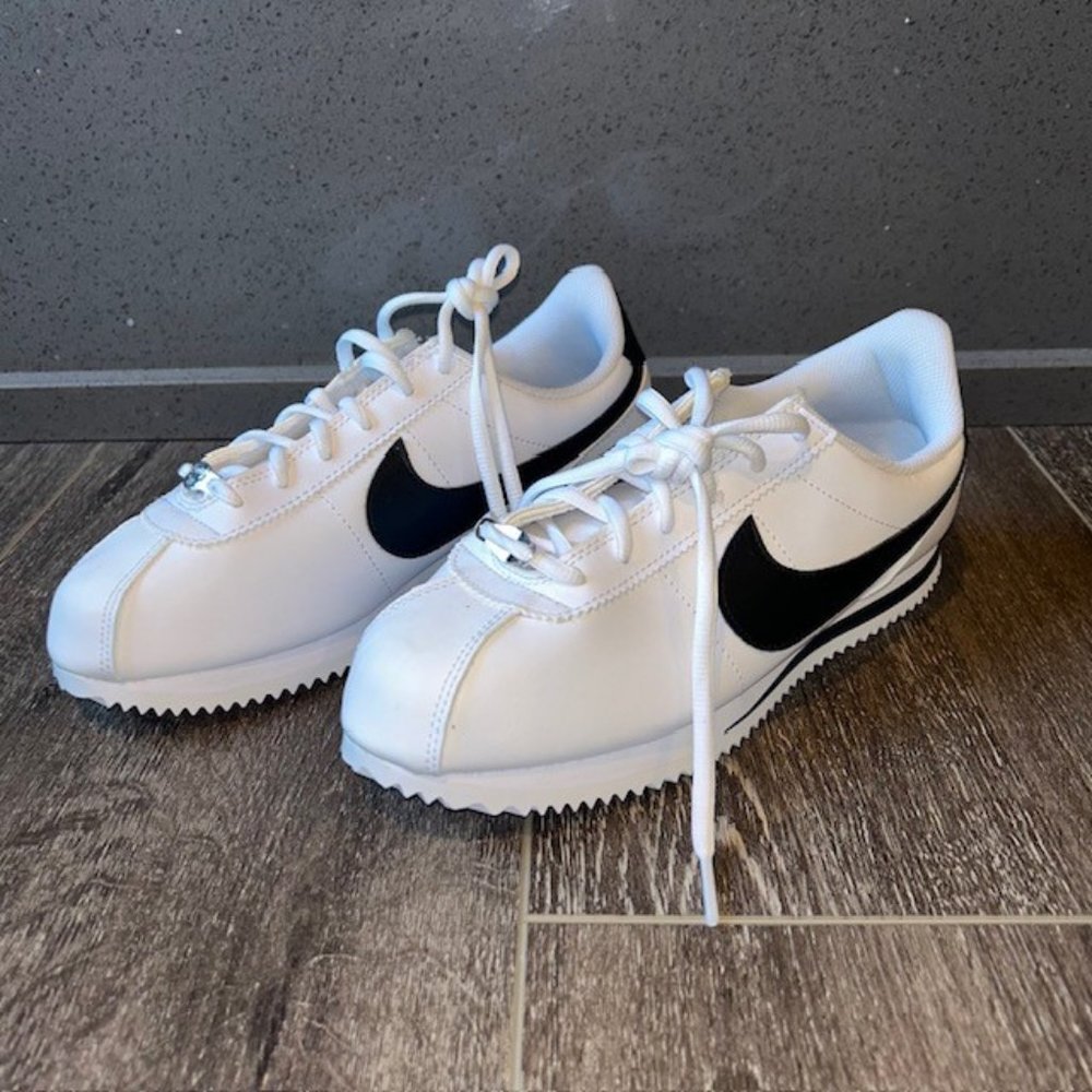 Nike Classic Cortez Leather White/Black 904764-102 Sz 6Y / Women Size 7.5 NEW